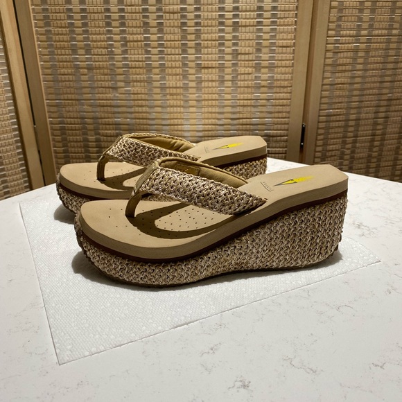 Volatile Women’s Island Wedge Sandals Size 6